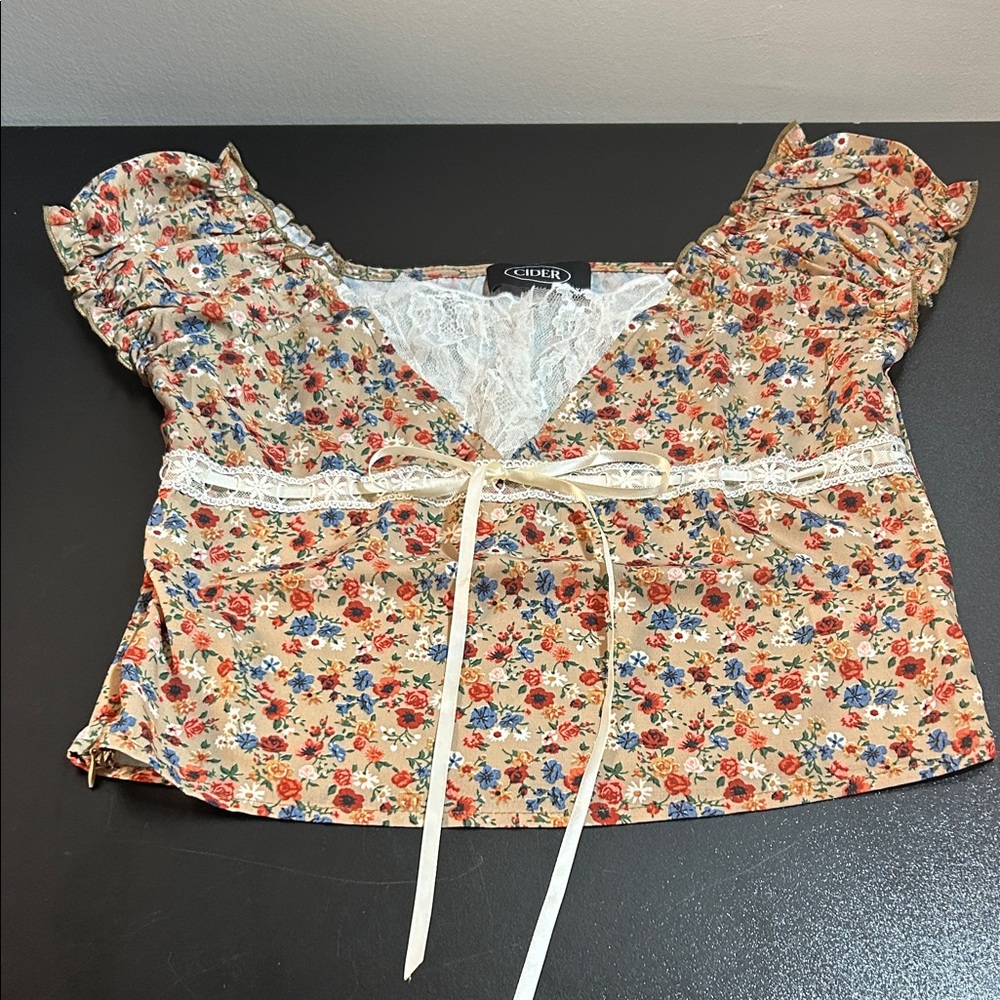 Cider Floral Ruffle‎ Sleeve Blouse with Lace